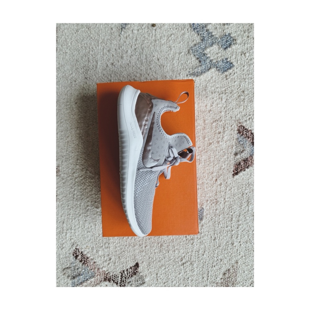 NWT Nike Free Run TR8 Sneakers— Grey/Mauve — 6